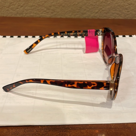 NWT Betsey Johnson Tortoise Sunglasses - Picture 3 of 5
